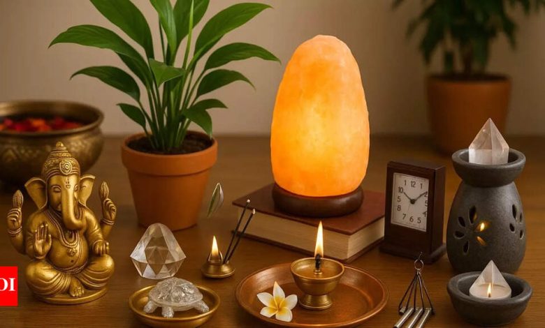 Auspicious gifts for a housewife ceremony; Vastu scripture Auspicious gifts for a housewife ceremony; Vastu scripture